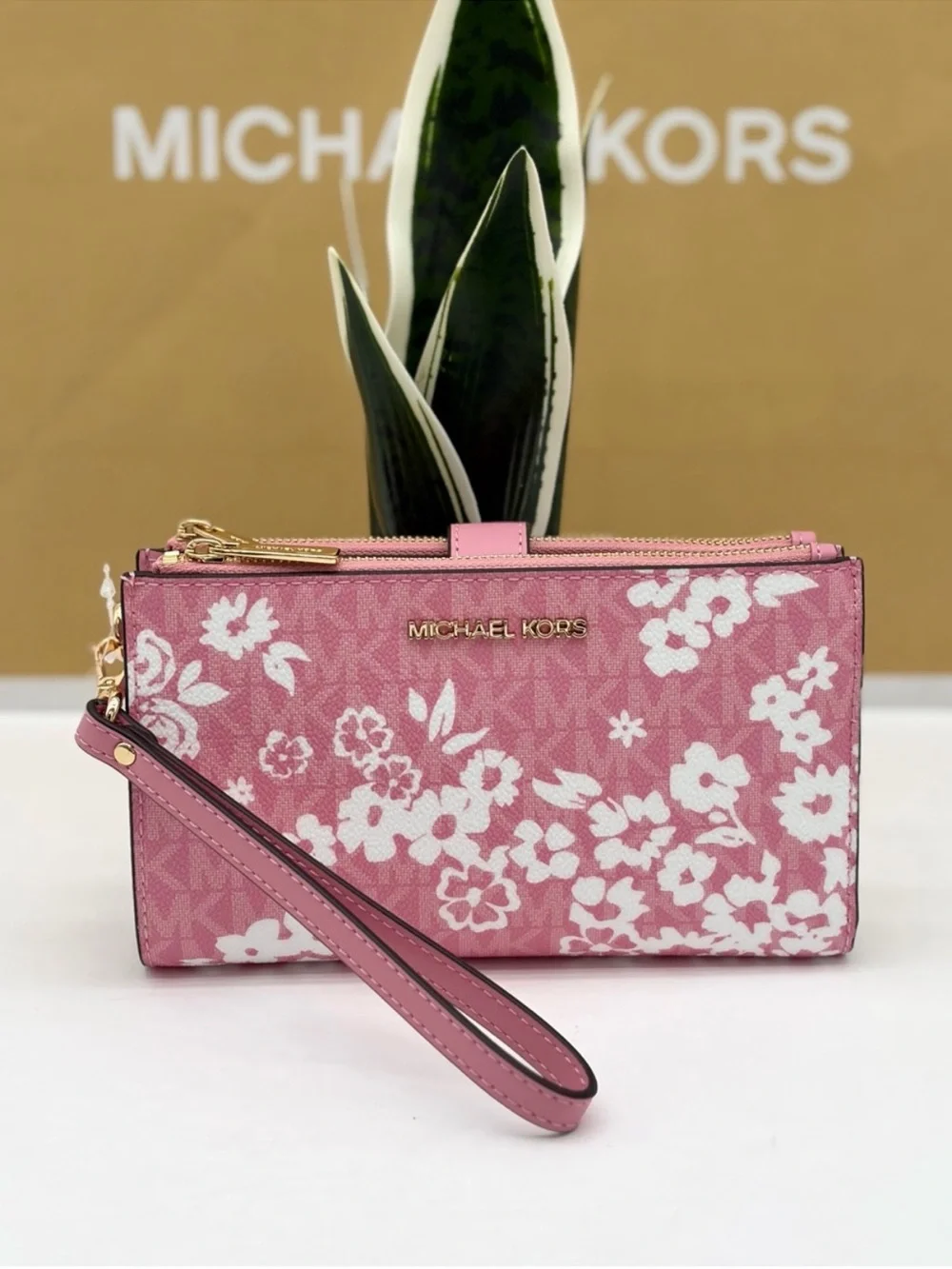 MICHAEL KORS Jet Set Travel Large Printed Signature Logo Wristlet Wallet